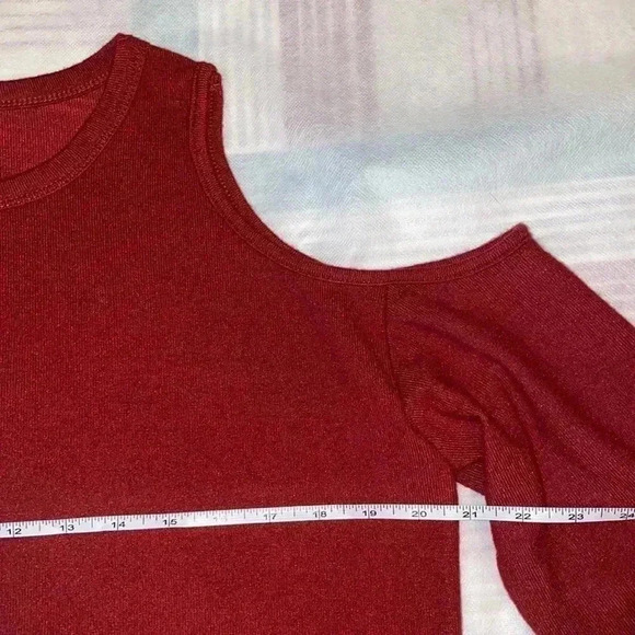 Beautiful Burgundy red top  for spring - Picture 3 of 7